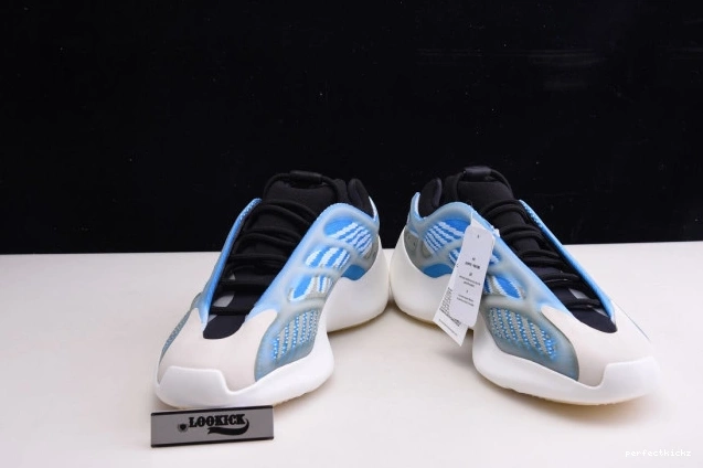 YEEZY GLOW 700 ADIDAS DARK IN THE V3 G54850 0818